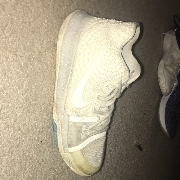 white kyrie 3s
